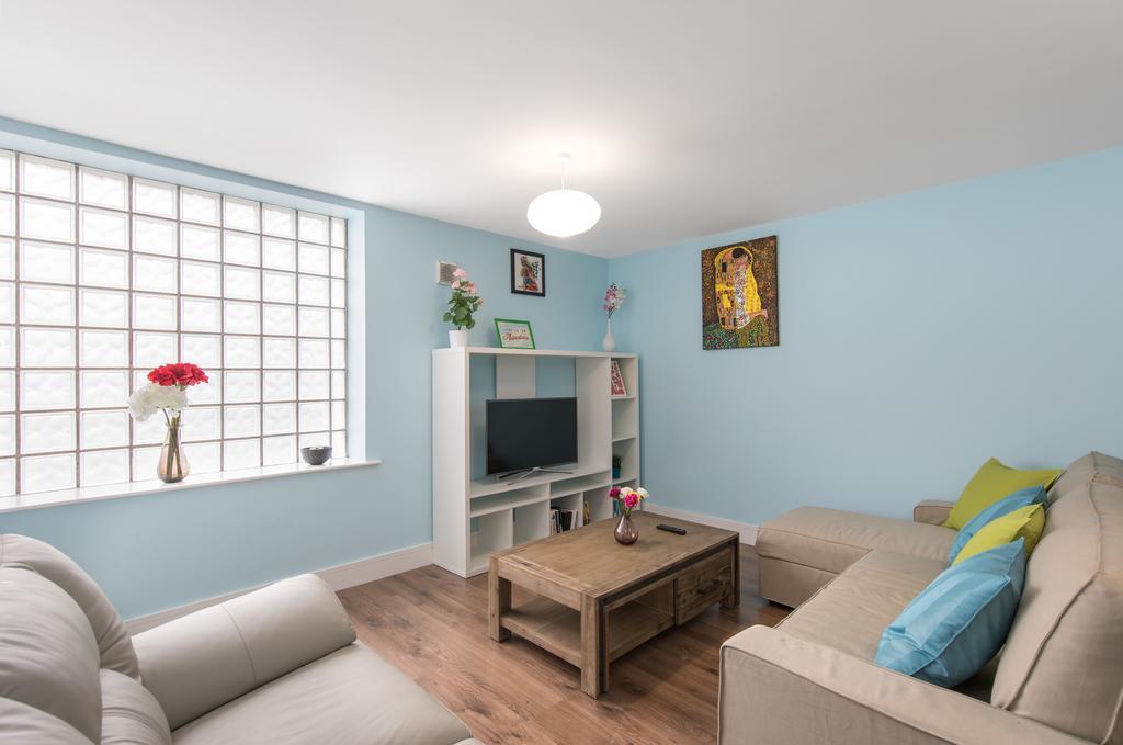 Spacious 2-Bedroom Apartment Near O'Connell St Дъблин Екстериор снимка