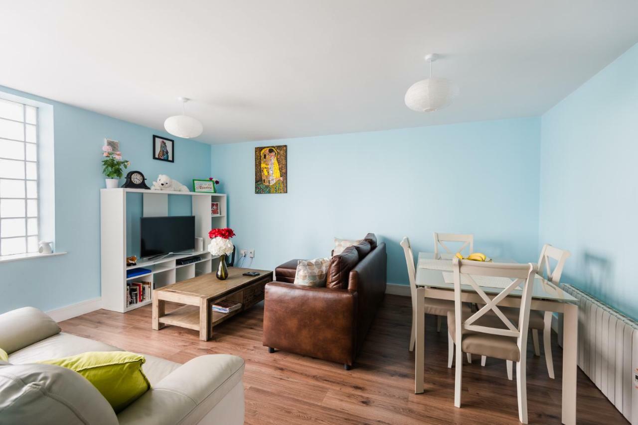 Spacious 2-Bedroom Apartment Near O'Connell St Дъблин Екстериор снимка